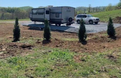 Tannersville House | SW Virginia Mountains. 7 Beds, Amazing Views, Farm