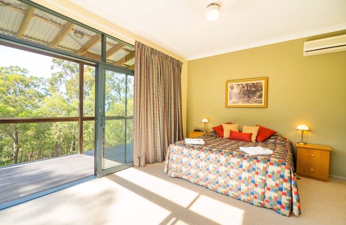 Vacy Cabin | Swagman's Rest Lodge at BANJOS BUSHLAND RETREAT - couples, 1 family or singles