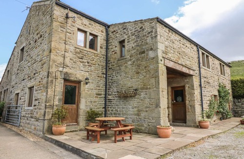 Keighley Cottage | SWALLOW BARN, pet friendly, luxury holiday cottage in Silsden