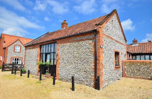 Bodham House | Swallow Barn - Three Bedroom House, Sleeps 6