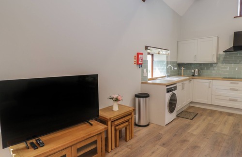 Chipping Sodbury Cottage | SWALLOW BARNS, family friendly, with a garden in Chipping Sodbury