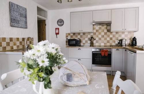 Sticker Cottage | Swallow Cottage