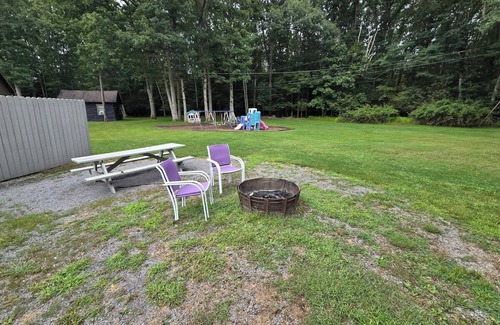 Oakland Cabin | Swallow Falls Cabin 3- a 2 bedroom with Fireplace near Swallow Falls State Park