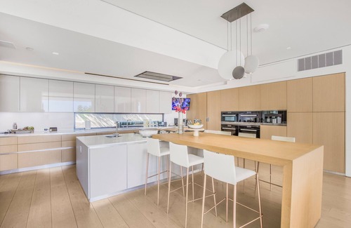 The Bird Streets Villa | Swallow Sanctuary - A Modern Marvel in the Heart of LA