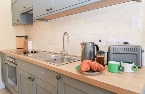 Cheltenham Cottage | SWALLOW STUDIO, pet friendly, with a garden in Andoversford