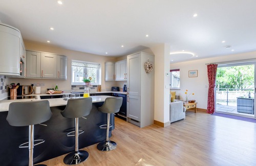 Honiton House | Swallows Dip - Four Bedroom House, Sleeps 8