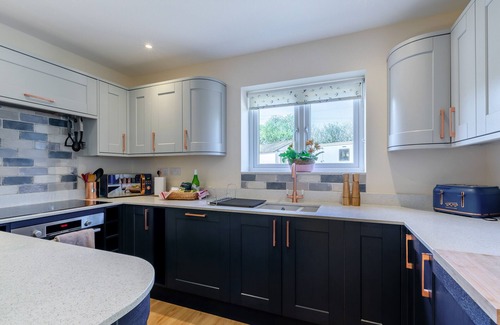Honiton House | Swallows Dip - Four Bedroom House, Sleeps 8