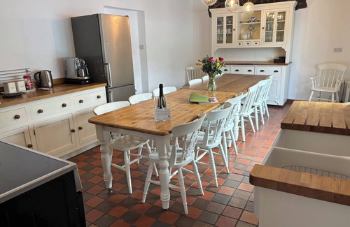 Pembroke House | Swallow’s Rest · Pembrokeshire Near The Beach With Heated Pool