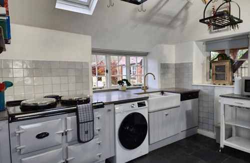 Kidlington House | Swan Cottage, 2-Bedroom, Canal View, Parking, Wifi, Oxford