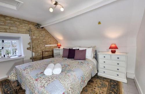 Kidlington House | Swan Cottage, 5-Bedroom, Canal View, River, Private gardens, Free Parking's, WiFi, Oxford