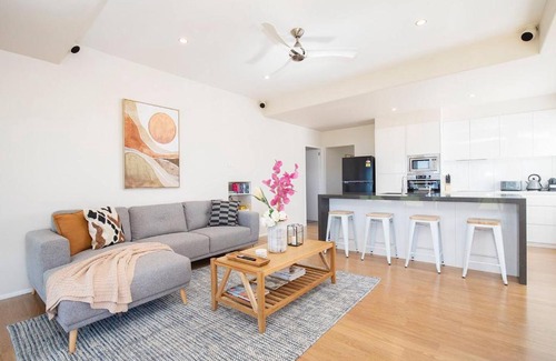 Swan Bay House | 'Swan Cottage' Port Stephens Waterfront Solace