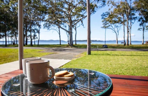 Swan Bay House | 'Swan Cottage' Port Stephens Waterfront Solace