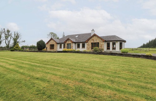 Ballyroddy Cottage | Swan Lake