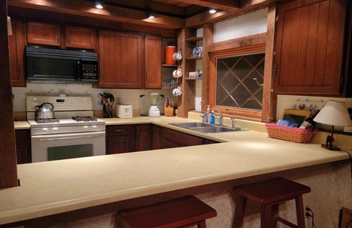 Searsport House | Swan Lake Lakehouse with Bunkhouse and Private Sand Beach