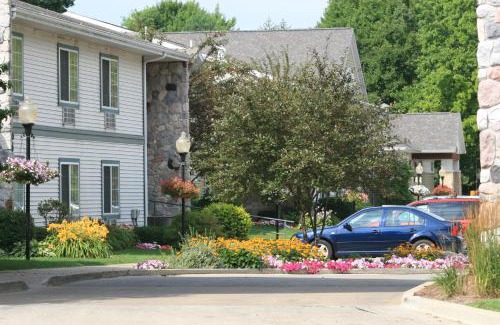 Tyner Resort | Swan Lake Resort