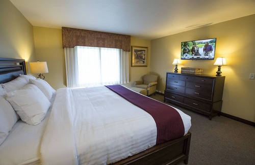 Tyner Resort | Swan Lake Resort