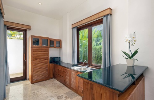 Saba Hotel | Swan Paradise A Pramana Experience