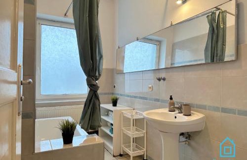 Zaspa House | Swan Room -15 Minutes to Gdańsk Old Town & Seaside