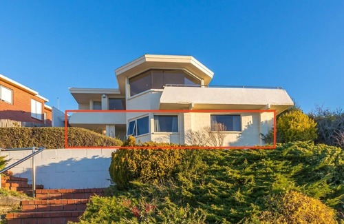 Sandy Bay Apartment | Swan Sea Cozy Romm at Sandy Bay