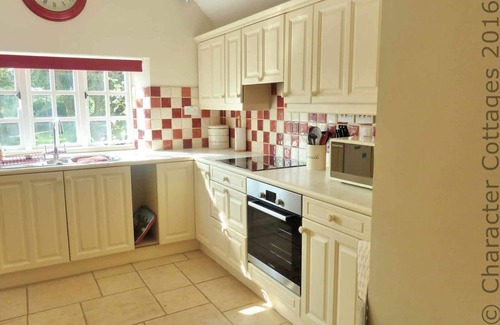 Southrop Cottage | Swan View