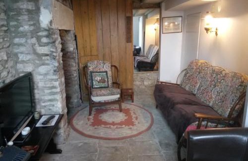 Upton Cheyney House | Swan walkers cottage
