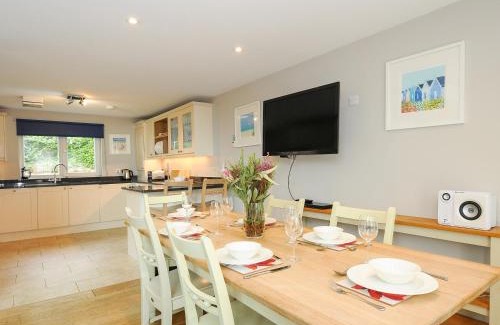 Eleighwater House | Swandown, 12A Goldenhaye