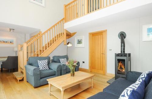 Eleighwater House | Swandown, 14 Goldenhaye