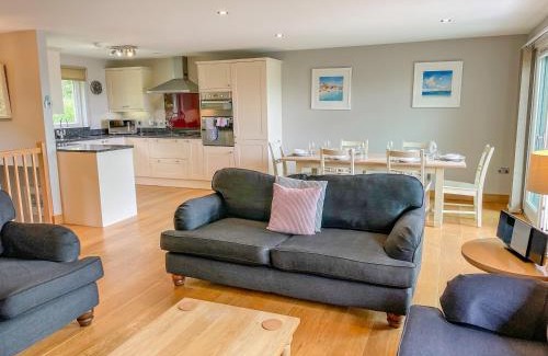 Eleighwater House | Swandown, 19 Poldon