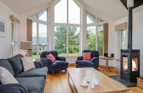 Eleighwater House | Swandown, 2 Blackdown