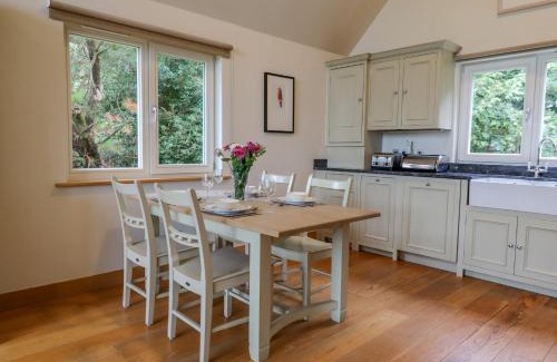 Eleighwater House | Swandown, 2 Blackdown