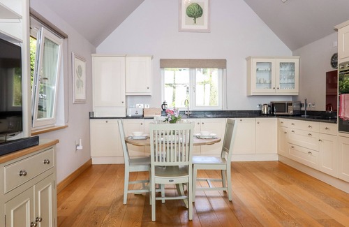 Eleighwater Cottage | SWANDOWN, 9 KITTWHISTLE, pet friendly in Cricket St. Thomas