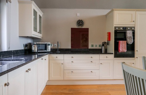 Eleighwater Cottage | SWANDOWN, 9 KITTWHISTLE, pet friendly in Cricket St. Thomas