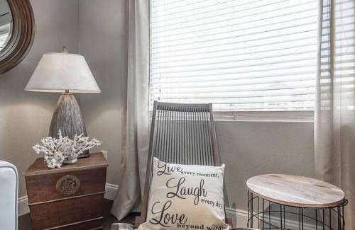 South Seminole Heights Apartment | Swank Pad off River with free WiFi & parking-324