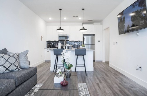 Castleberry Hill Apartment | Swanky Atlanta Apartment-located in the heart of the city!