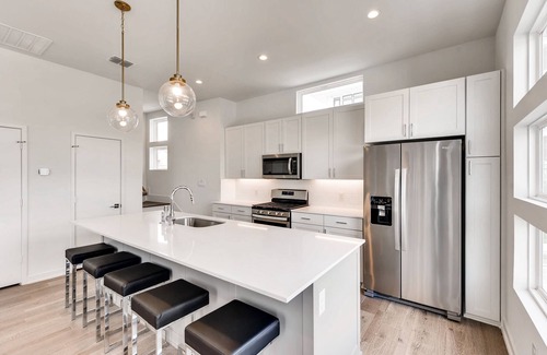 Knox - Henderson House | Swanky Modern and Bright home in Prime Location