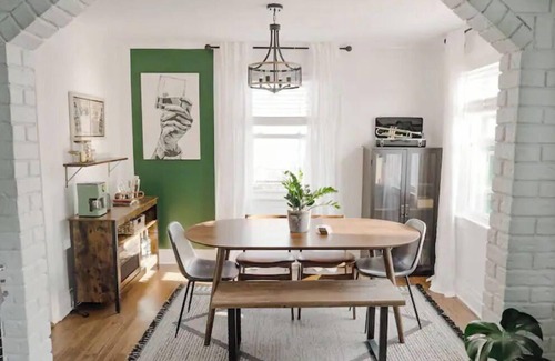 Inglewood House | Swanky Retreat - Mins to Everything