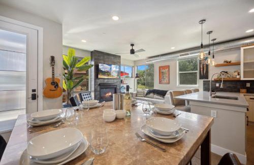 Old Town North House | Swanky Townhome near Old Town, Breweries & River!