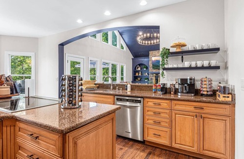Swannanoa House | Swannanoa Sanctuary | Views | Hot Tub | Gameroom