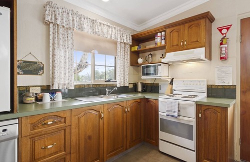 Swansea Cottage | Swansea Cottages - 2 bedroom cottages - Adjacent the beach.