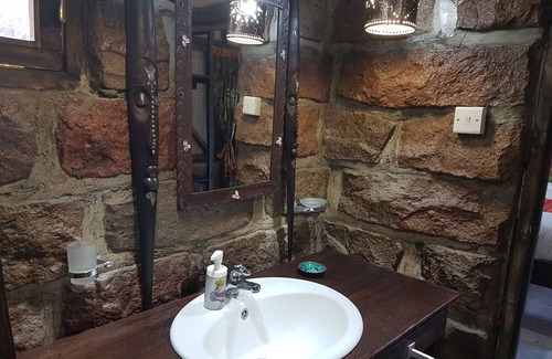 Athi River Cabin | Swara Acacia Lodge