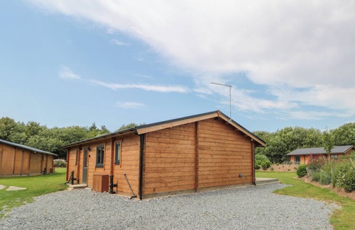 Driffield Cottage | SWAYTHORPE LODGE, pet friendly, with a garden in Nafferton