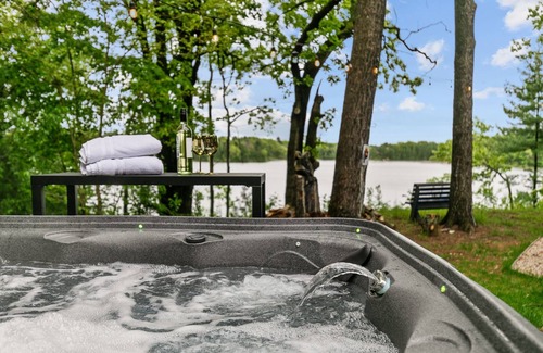 Wautoma House | Sweater Weather- Hot Tub, SUPs, Fire, & Chill Spot