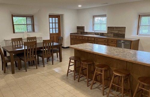 Kingston House | Sweden Creek Retreat-5 miles from Wilderness Rider