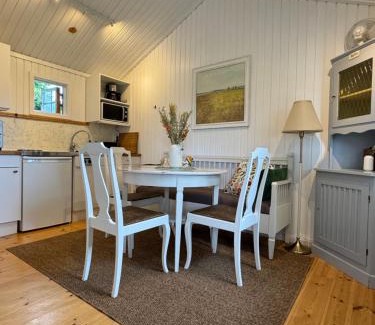 Lilla Beddinge House | Swedish log house at Kvarnviks Gård