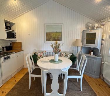 Lilla Beddinge House | Swedish log house at Kvarnviks Gård