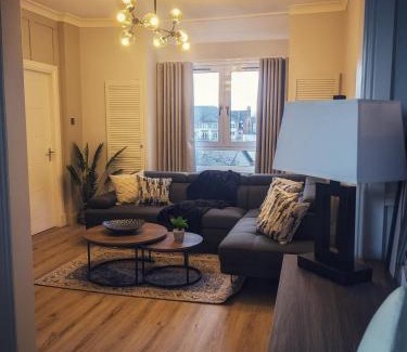 Hamilton Apartment | Sweeney Stays, Cadzow Apartment