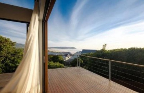 Noordhoek Villa | Sweeping Beachfront Views over Noordhoek and beyond