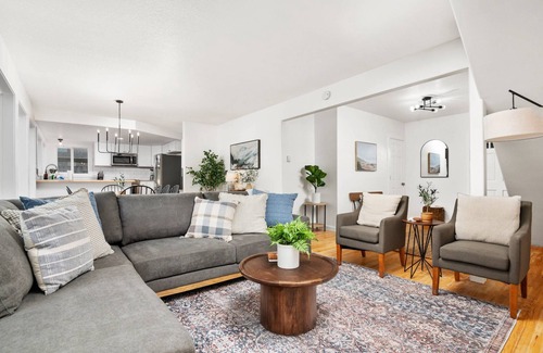 Oceanside House | Sweeping Coastal Views, Overlooking Oceanside Beach State Park, Pet Friendly With Private Patio