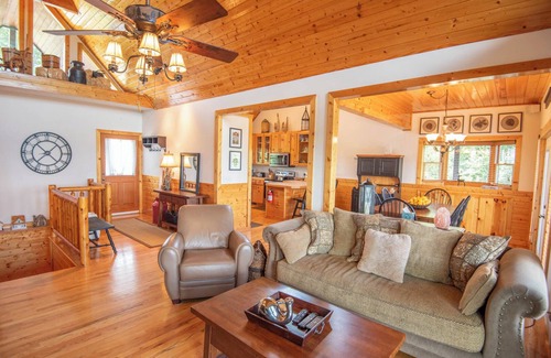 Piney Creek Cabin | Sweeping Mountain Views | Wraparound Decks | Cloud Rise