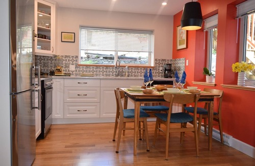 Saanich East House | Sweet 1 bedroom ground-level Garden Suite steps away from Cedar Hill trails